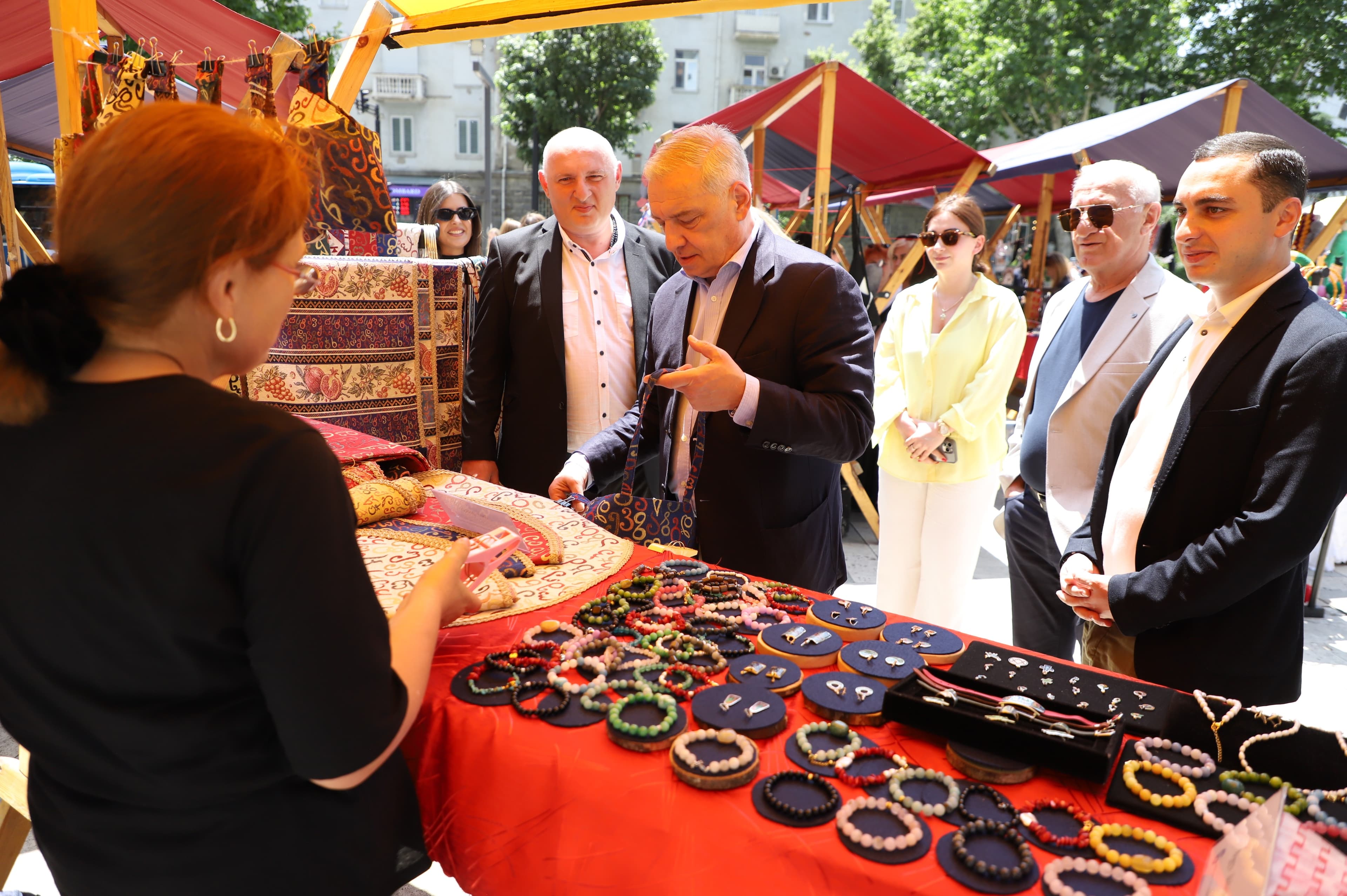 Frontnews image description