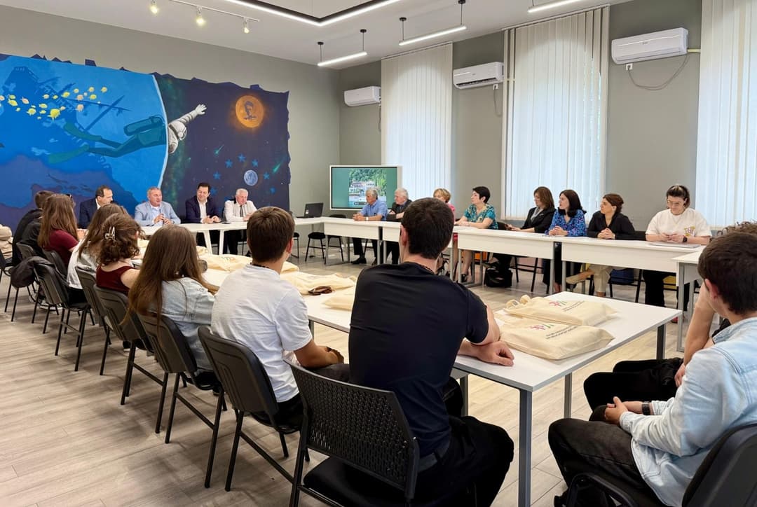 დავით ფაცაცია პროექტის - "ჩვენ ერთად საქართველო ვართ“ მონაწილე აფხაზეთიდან დევნილ ახალგაზრდებს შეხვდა