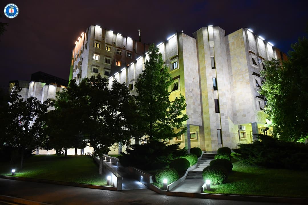 პროკურატურამ საჯარო მოხელისთვის ქრთამის მიცემის ფაქტზე ორი პირი დააკავა