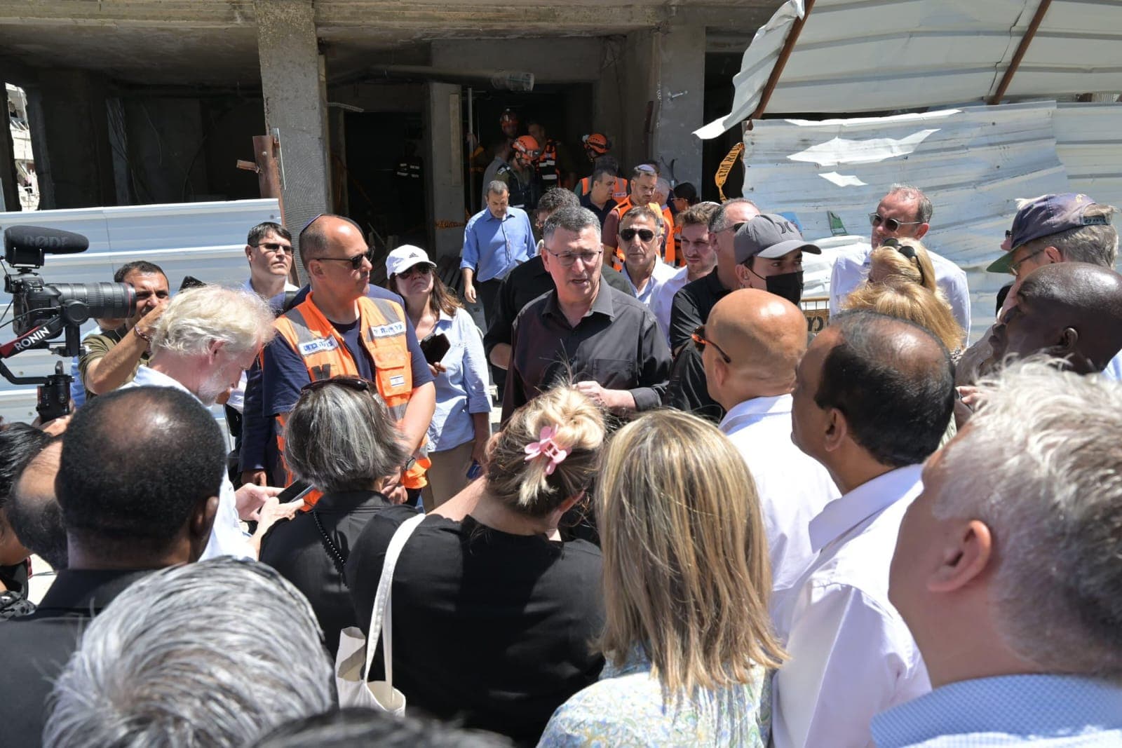 Frontnews image description