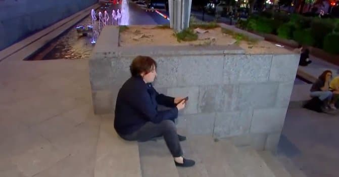 "მე ვარ მზად, თავი შევწირო ამ რეჟიმს და შევწირავ" - ელენე ხოშტარიამ პარლამენტთან შიმშილობა დაიწყო