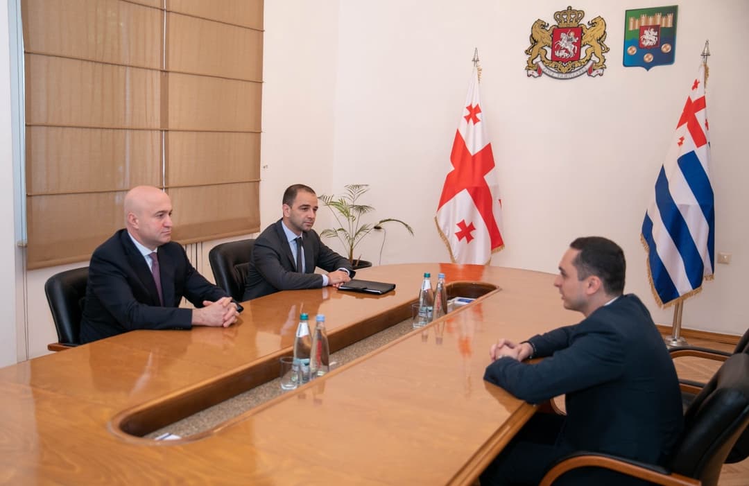 აჭარის მთავრობის თავმჯდომარე აფხაზეთის ავტონომიური რესპუბლიკის ახლად არჩეულ მთავრობის თავმჯდომარეს შეხვდა