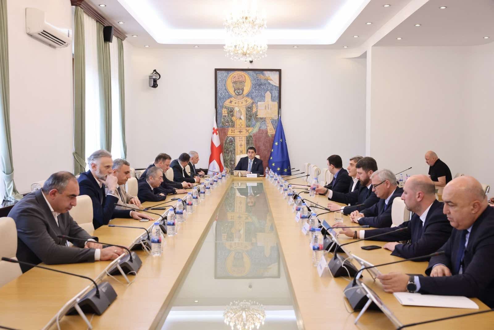 Frontnews image description