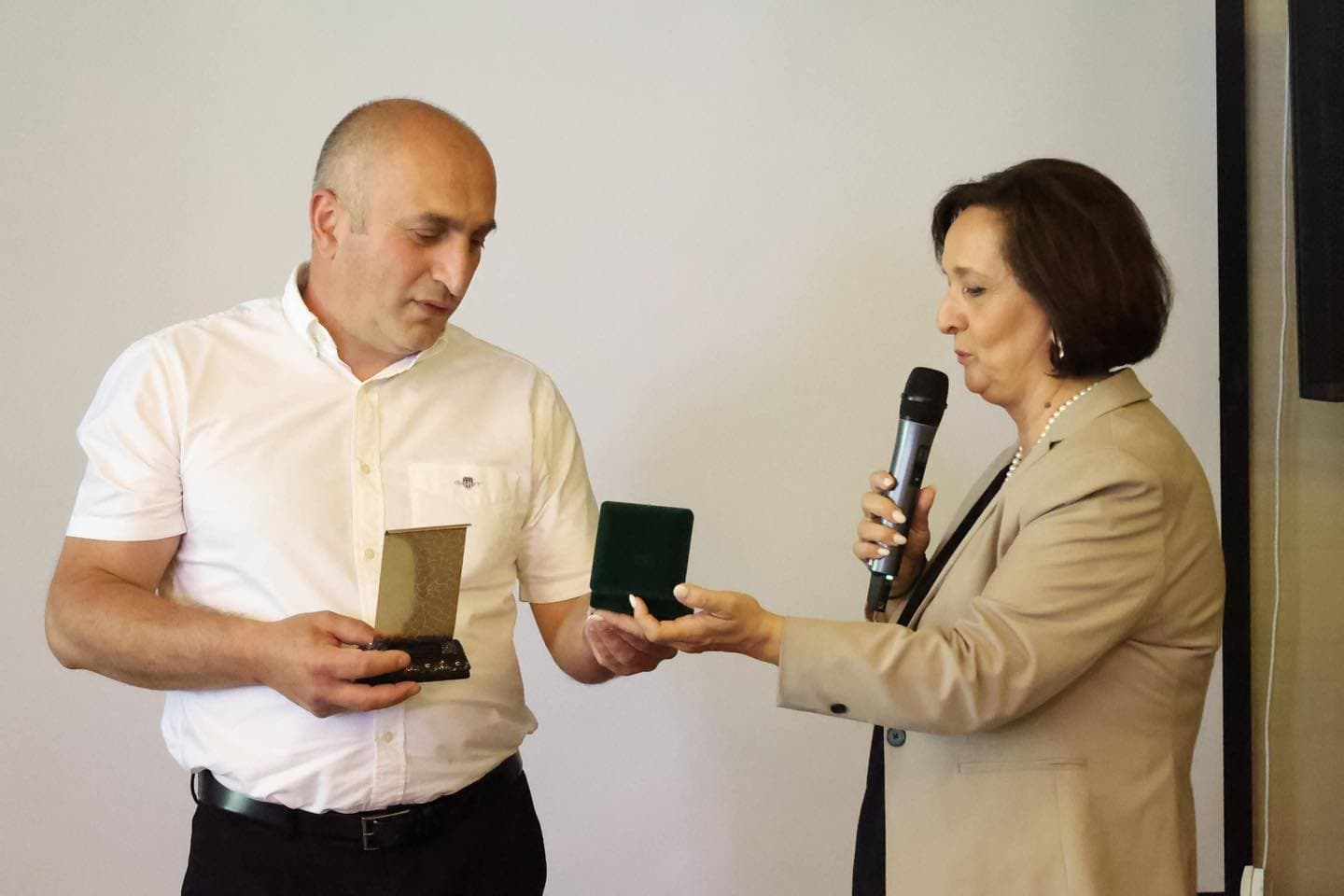 Frontnews image description