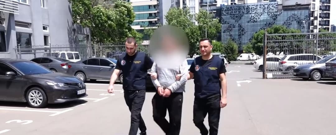 პოლიციამ ნარკოდანაშაულის ბრალდებით 5 პირი დააკავა, მათ შორის 4 ნარკორეალიზატორია