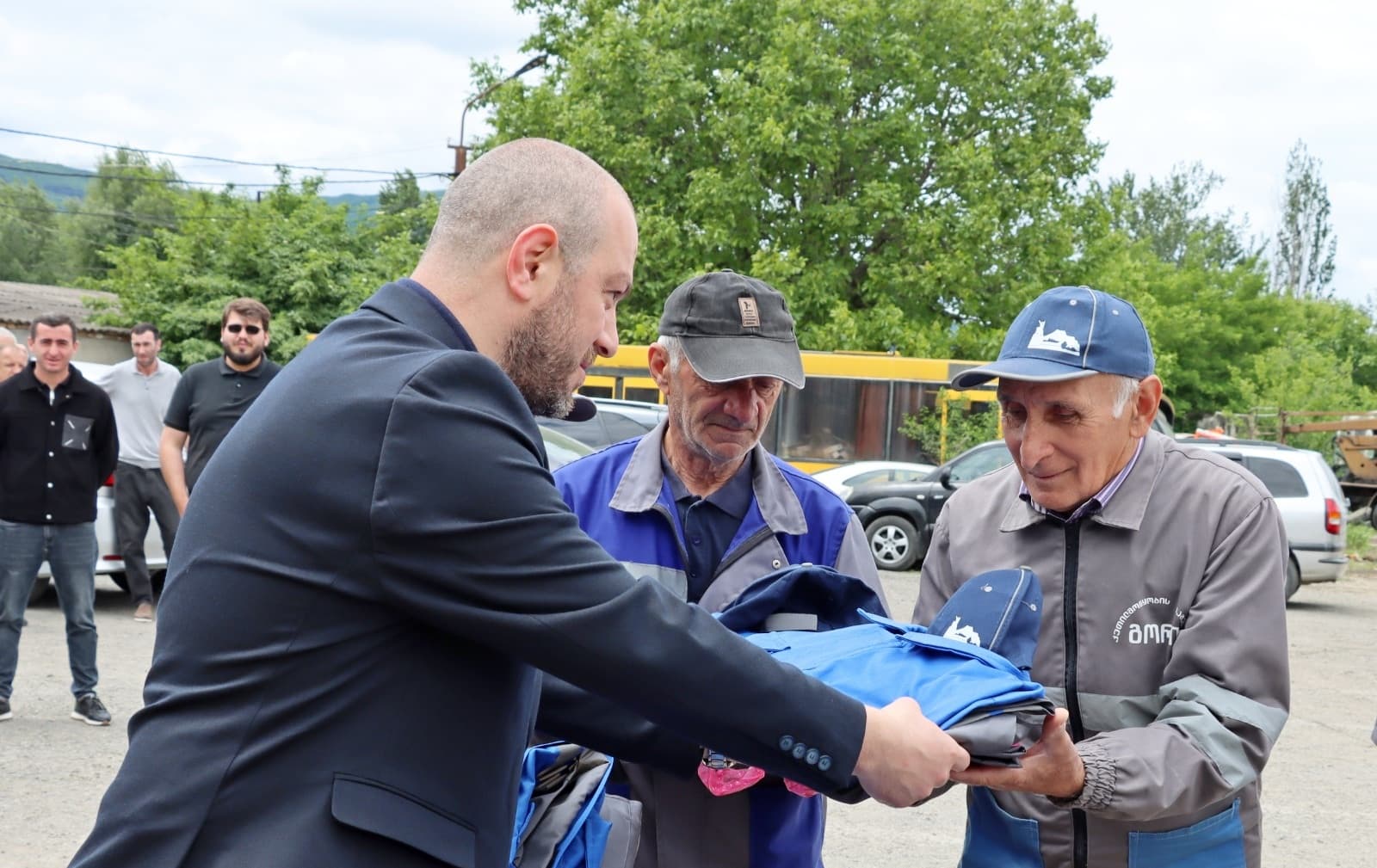 Frontnews image description