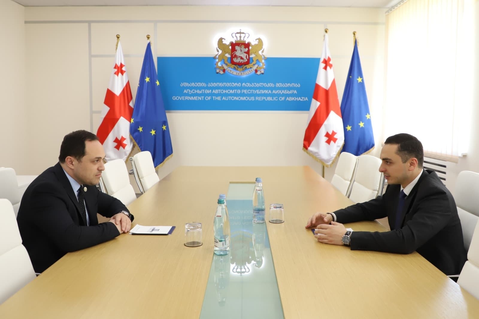 Frontnews image description