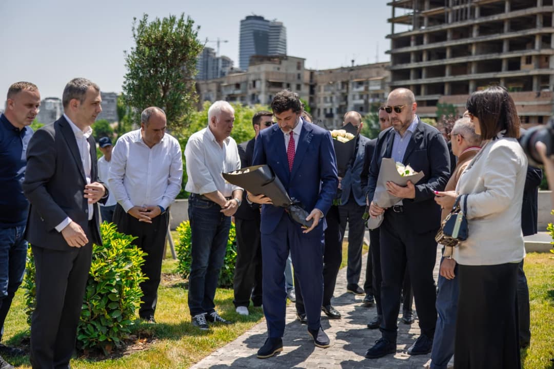 "მთელ მსოფლიოს დავანახეთ, თუ რა შეუძლია ერთობას“ - კახა კალაძემ 13 ივნისს გარდაცვლილთა ხსოვნას პატივი მიაგო