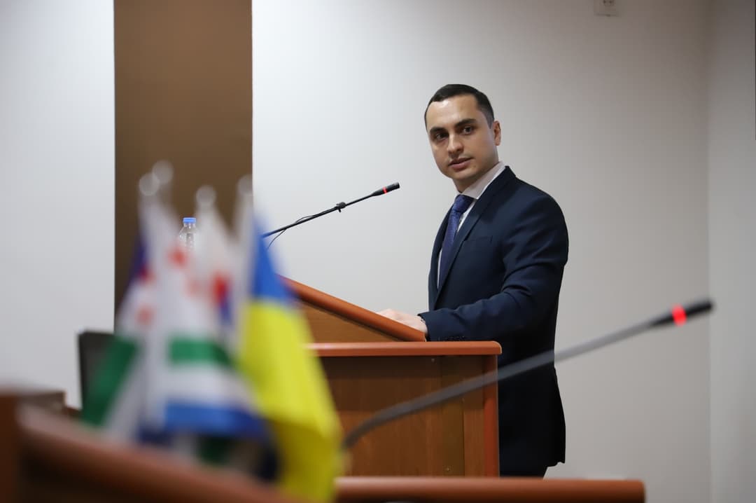 გიორგი ჯინჭარაძე - ჩემთვის ემოციურია დღეს ვიდგე აქ, ვუყურებდე მამაჩემის, მიხეილ ჯინჭარაძის სურათს და კანდიდატად ვიყო წარდგენილი ამ უმნიშვნელოვანეს თანამდებობაზე