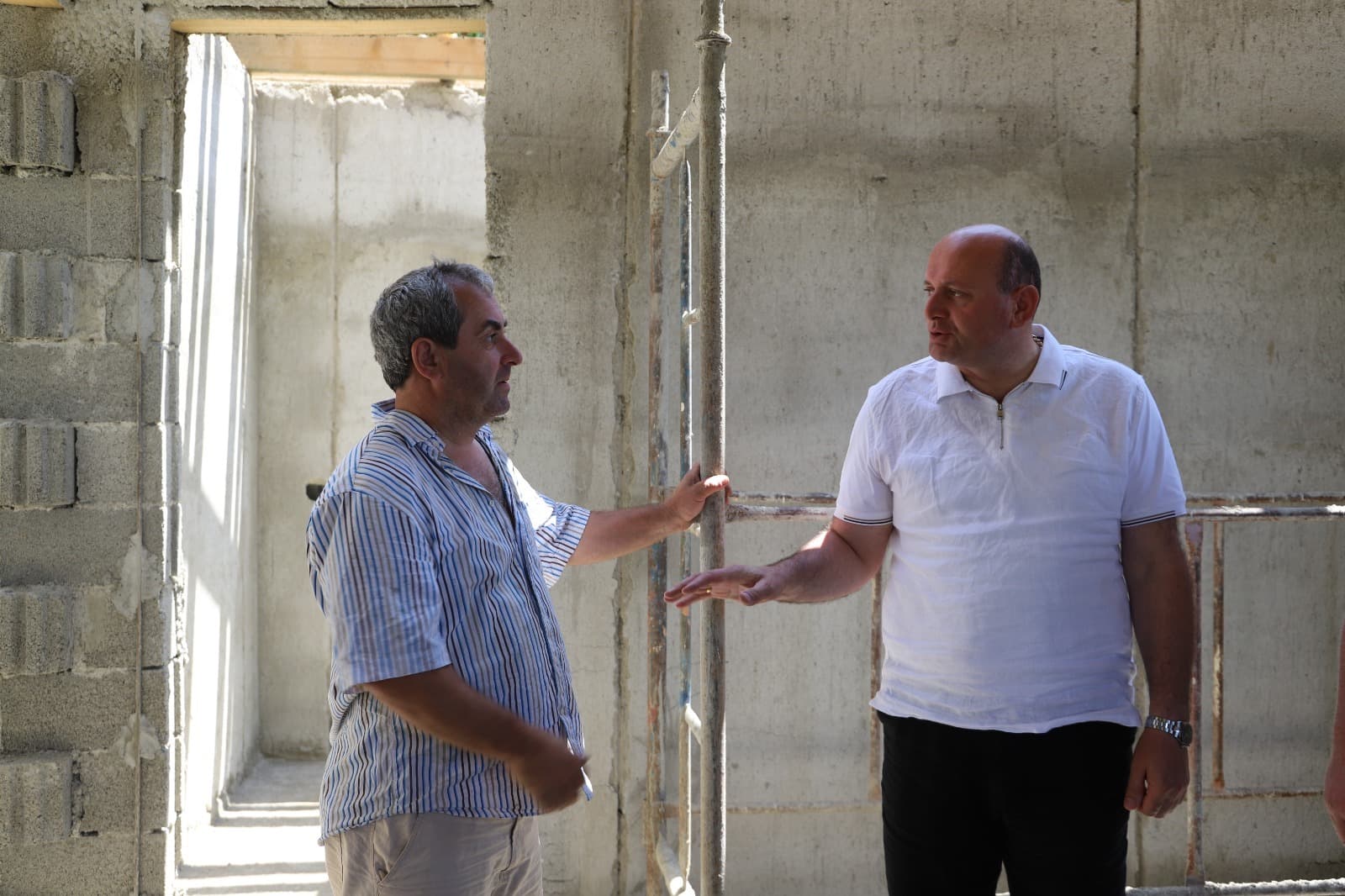 Frontnews image description