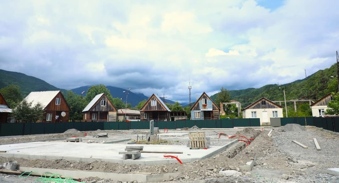 პაპუნა მარგველიძე ონში სახელაშვილის დასახლების მიმდებარე ტერიტორიის სარეაბილიტაციო სამუშაოებს გაეცნო