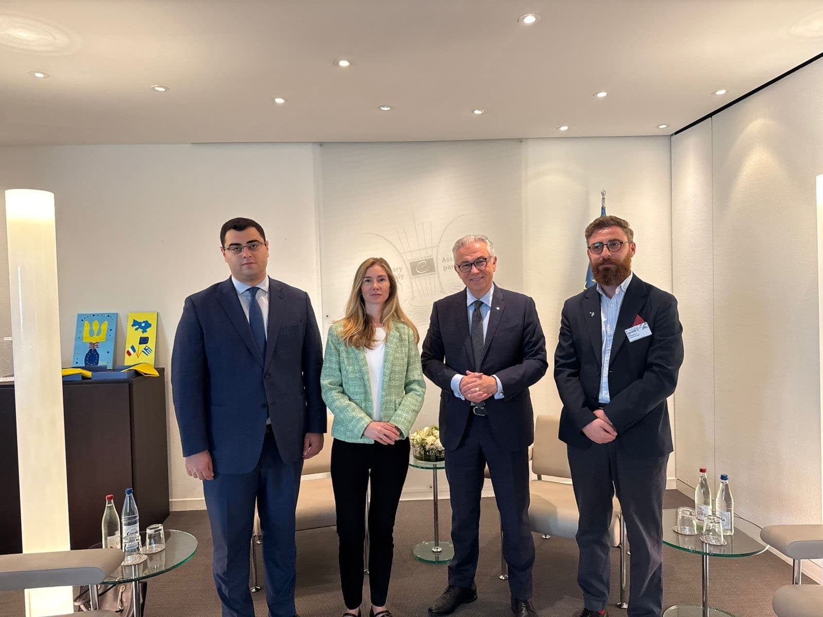 Frontnews image description