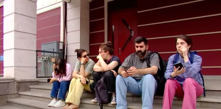 Frontnews image description