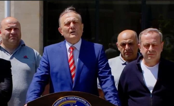 შალვა ნათელაშვილი - საკუთარი სურვილით გააუქმეთ თქვენ მიერ ხელმოწერილი ორი ნორმატიული აქტი, რომლის თანახმადაც 5 მილიარდი აზია-აფრიკელი უპრობლემოდ შემოდის საქართველოში