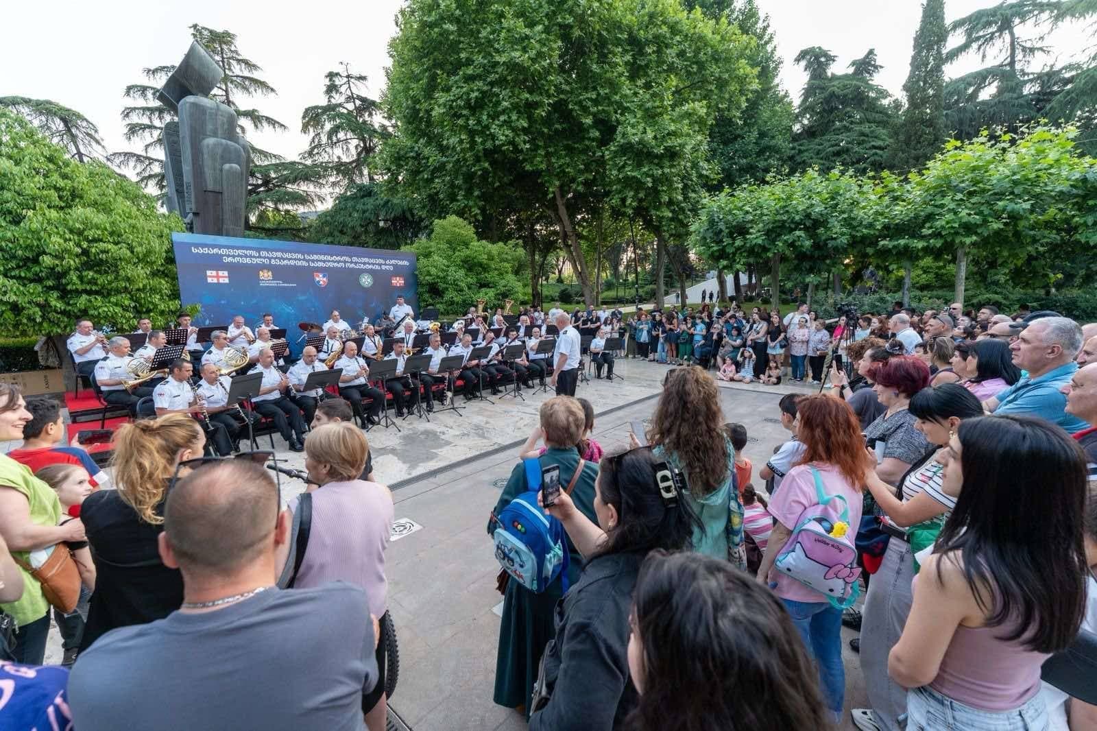 Frontnews image description