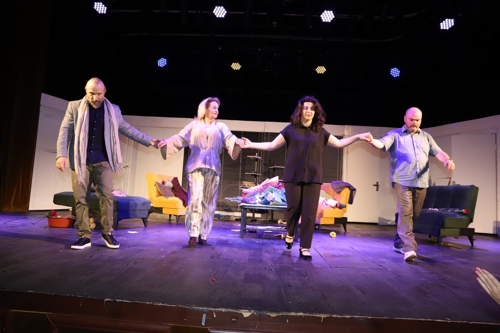 Frontnews image description