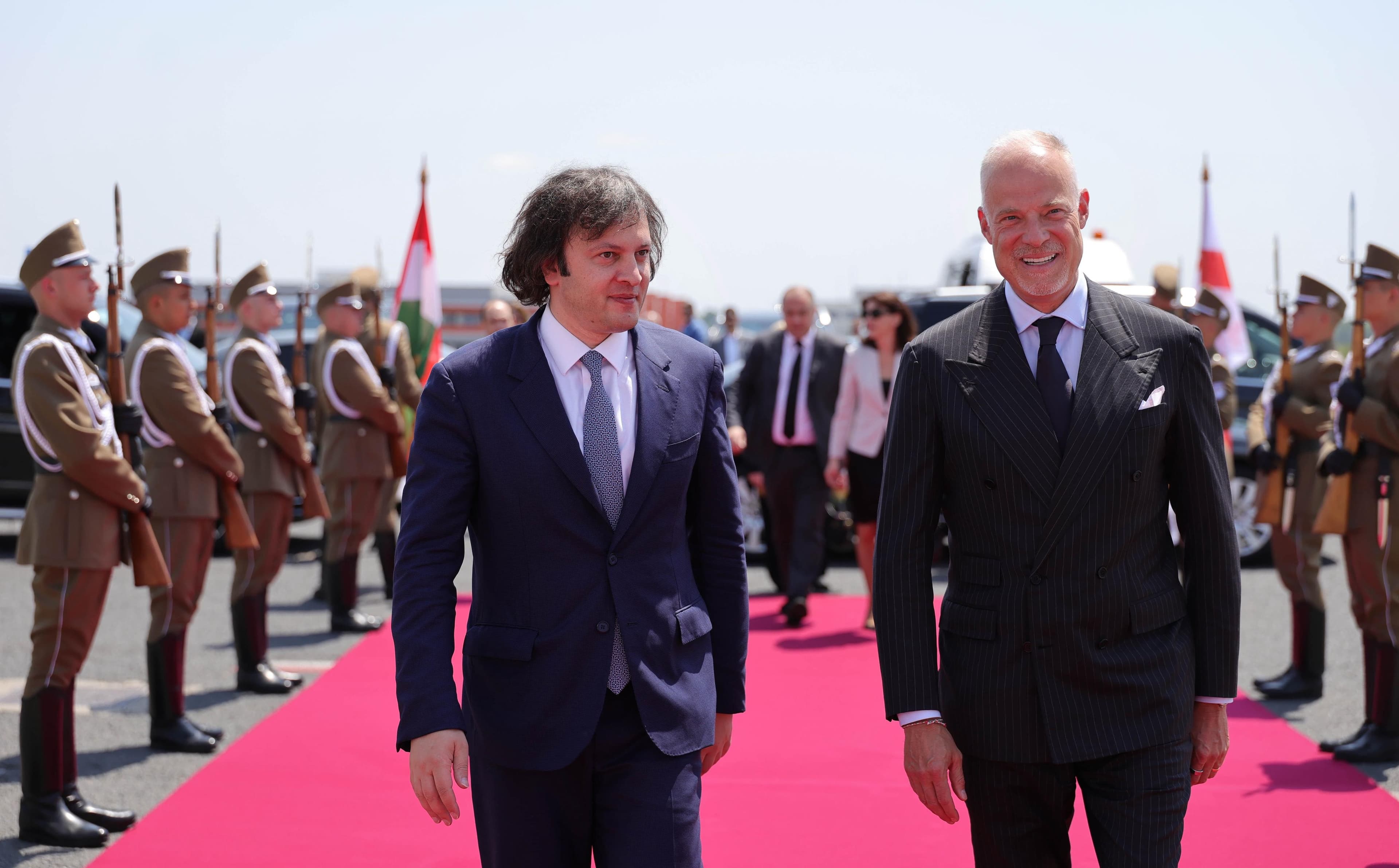 Frontnews image description