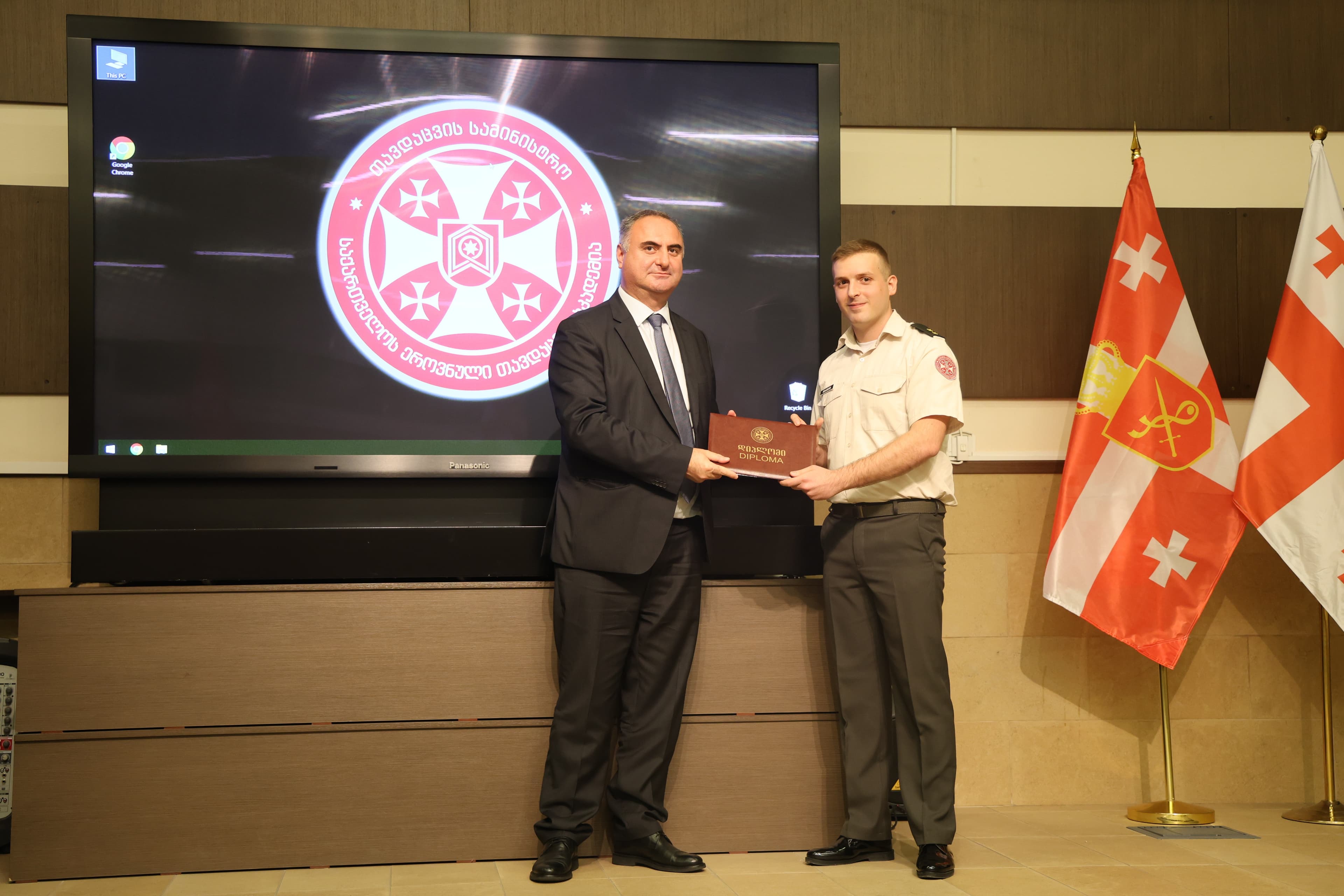 <p style="text-align: justify">სსიპ - დავით აღმაშენებლის სახელობის საქართველოს ეროვნული თავდაცვის აკადემიაში, აკადემიის მაგისტრატურის კურსდამთავრებულთა გამოშვების ცერემონიალი გაიმართა.</p><p style="text-align: justify">ღონისძიებას საპატიო სტუმრის რანგში ესწრებოდნენ თავდაცვის მინისტრის მოადგილე გრიგოლ გიორგაძე, თავდაცვის ძალების მეთაურის მოადგილე გენერალ-მაიორი ირაკლი ჭიჭინაძე და სახელმწიფოს სხვადასხვა უწყებების წარმომადგენლები.</p><p style="text-align: justify">აკადემიის რექტორმა, ბრიგადის გენერალმა მამია ბალახაძემ კურსდამთავრებულებს მიულოცა მაგისტრატურის დასრულება და წარმატებები უსურვა შემდგომ საქმიანობაში.</p><p style="text-align: justify">რექტორმა თავის სიტყვაში ხაზი გაუსვა იმ პროგრესსა და სიახლეებზე, რაც აკადემიაში ხორციელდება და აღნიშნა, რომ „აკადემია მუდმივ რეჟიმში ახორციელებს უკვე არსებული სამაგისტრო პროგრამების განვითარებას და ახალი პროგრამების დამატებას. წელს პირველად მიღება გამოვაცხადეთ ახალ საერთაშორისო ურთიერთობებისა და დიპლომატიის სამაგისტრო პროგრამებზე“.</p><p style="text-align: justify">სიტყვით გამოსვლისას რექტორმა მადლობა გადაუხადა მაგისტრატურის აკადემიურ პერსონალს, პირად შემადგენლობას და კურსდამთავრებულთა ოჯახის წევრებს.</p><p style="text-align: justify">ეროვნული თავდაცვის აკადემიის მაგისტრატურის მიმართულებაზე წარმატებით ხორციელდება თავდაცვის ანალიზის, უსაფრთხოების კვლევებისა და სახელმწიფო რესურსების მართვის სამაგისტრო პროგრამები. აღნიშნული პროგრამები წელს 26-მა მაგისტრანტმა დაამთავრა.</p><p style="text-align: justify">ღონისძიების დასასრულს რექტორმა მაგისტრატურის პირადი შემადგენლობა და პროფესორ-მასწავლებლები დაკისრებული მოვალეობის კეთილსინდისიერად და მაღალხარისხოვნად შესრულებისთვის სტატუეტებით „დავით აღმაშენებელი“ და "საპატიო სიგელით" დააჯილდოვა.</p>