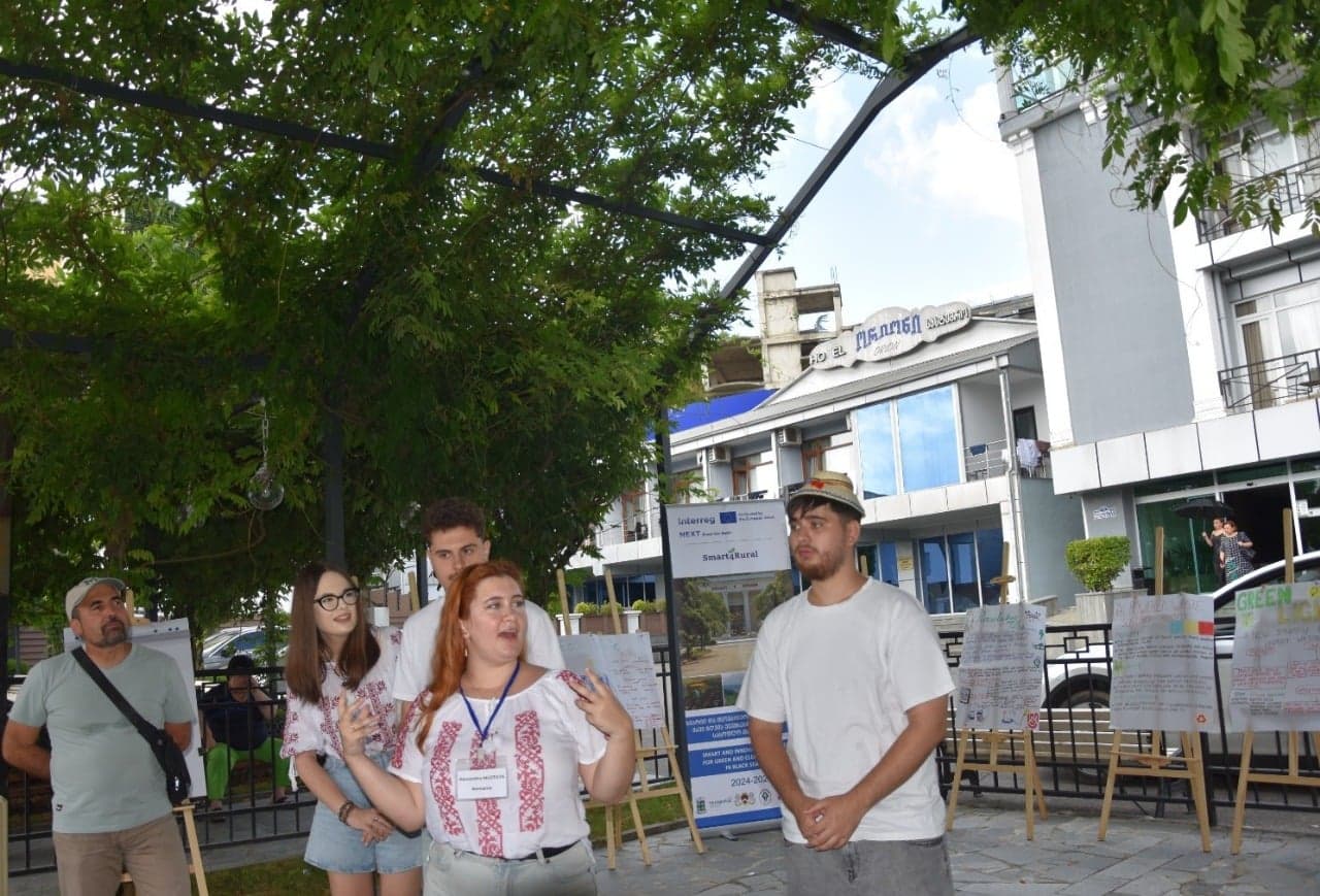 <p style="text-align: justify">საერთაშორისო პროექტის „სმარტი და ინოვაციური გადაწყვეტილებები შავი ზღვის ქვეყნებში მწვანე და სუფთა სასოფლო თემებისთვის – Smart4Rural“ ფარგლებში, 2025 წლის 21-25 ივლისს, ქალაქ წყალტუბოში „ეკოინოვაციების აკადემიის“ მონაწილეებმა სხვადასხვა საინტერესო და კრეატიული აქტივობები განახორციელეს. </p><p style="text-align: justify">კერძოდ, ეკოინოვაციური იდეების იდეათონი, სადაც ახალგაზრდების მიერ მრავალი საინტერესო პროექტი იქნა წარმოდგენილი.</p><p style="text-align: justify">აღსანიშნავია, რომ საუკეთესო იდეები რეკომენდებული იქნა დანერგვისათვის.</p><p style="text-align: justify">ეკოინოვაციების აკადემიის დასკვნითი ღონისძიება მიეძღვნა მონაწილეთა ქვეყნების ისტორიისა და კულტურული ტრადიციების გაცნობა-გაზიარებას, რომელიც ხალისიანად &nbsp;წარიმართა.&nbsp;</p><p style="text-align: justify">"ეკოინოვაციების აკადემია“ მიზნად ისახავდა ახალგაზრდებში ინოვაციური აზროვნების და &nbsp;პრაქტიკული უნარების განვითარების ხელშეწყობას, გარემოსდაცვითი &nbsp;ცნობიერების ამაღლებასა და სმარტიდეების მხარდაჭერას.&nbsp;</p>