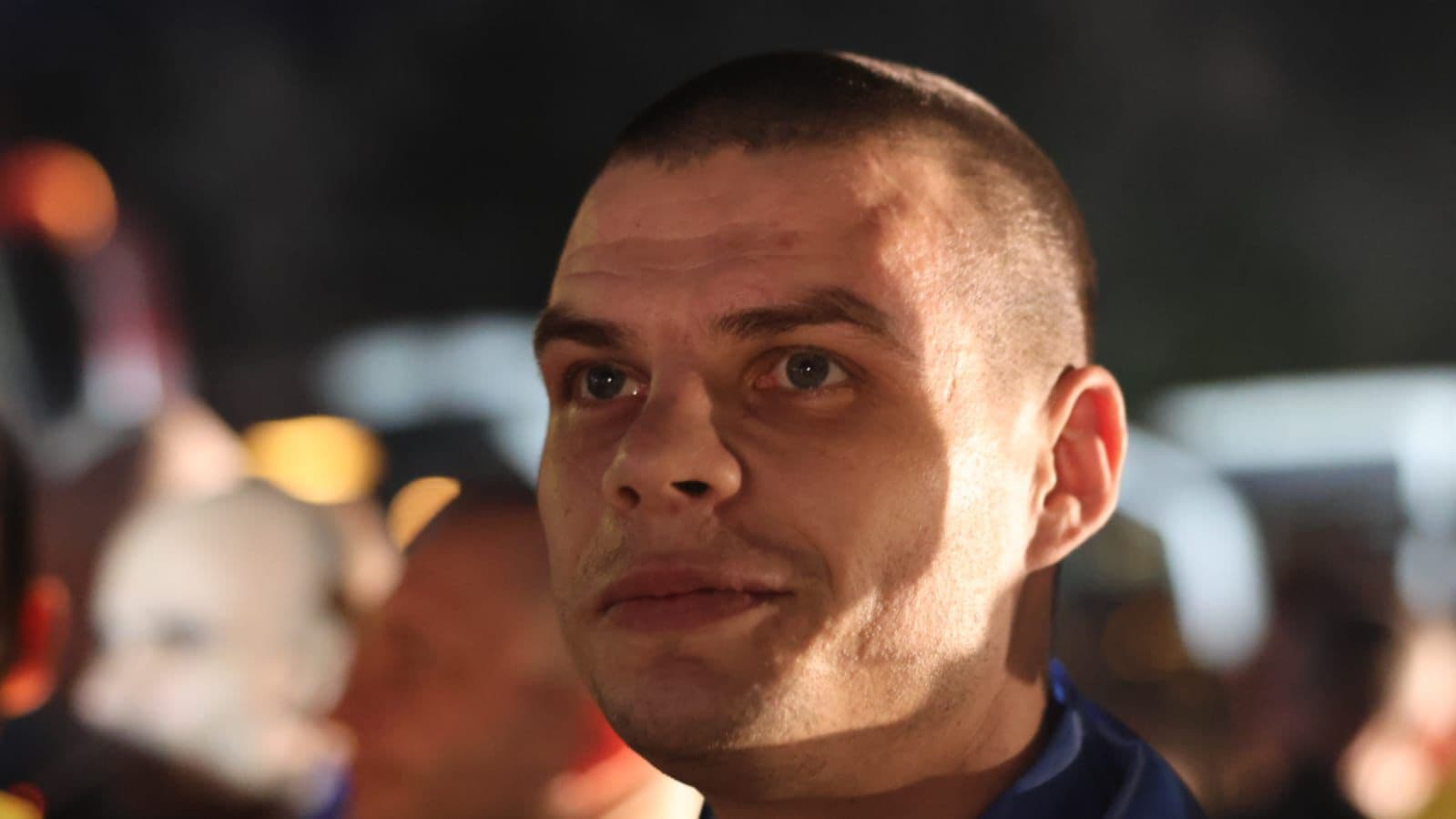 <p style="text-align: justify">უკრაინას და რუსეთს შორის ტყვეების გაცვლის მორიგი ეტაპი შედგა.</p><p style="text-align: justify">ეს უკვე სტამბოლის წინა შეთანხმებების ფარგლებში მეცხრე გაცვლაა.&nbsp;</p><p style="text-align: justify">უკრაინის პრეზიდენტის ვოლოდიმირ ზელენსკის თქმით, სახლებში მძიმედ დაავადებული და მძიმედ დაჭრილი დამცველები დაბრუნდნენ.&nbsp;</p><p style="text-align: justify">"დღეს დაბრუნებული ჯარისკაცები ფრონტის სხვადასხვა მიმართულებით იცავდნენ უკრაინას. მათი მნიშვნელოვანი რაოდენობა სამ წელზე მეტი ხნის განმავლობაში ტყვეობაში იმყოფებოდა. ყველა მიიღებს საჭირო მხარდაჭერას და სამედიცინო მომსახურებას“, - განაცხადა პრეზიდენტმა.</p><p style="text-align: justify">სტამბოლში მიმდინარე წლის მაისში გამართული მოლაპარაკებების პირველი რაუნდის დროს უკრაინა და რუსეთი შეთანხმდნენ ტყვეების მასშტაბურ გაცვლაზე 1000/1000-ზე. ეს შეთანხმება სამ ეტაპად - 23-დან 25 მაისამდე განხორციელდა. ეს გახდა ერთ-ერთი ყველაზე მასშტაბური გაცვლა სრულმასშტაბიანი ომის დაწყების შემდეგ. უკვე 2 ივნისს, თურქეთში გამართული მოლაპარაკებების მეორე რაუნდის დროს, მხარეებმა მიაღწიეს ახალ შეთანხმებას - ყველა მძიმედ დაჭრილის, მძიმედ დაავადებულის, ასევე 18-დან 25 წლამდე ასაკის სამხედრო ტყვეების გაცვლის შესახებ. ამ შეთანხმებების ფარგლებში, ივნისის დასაწყისიდან რვა გაცვლა უკვე განხორციელდა - 9, 10, 12, 14, 19, 20 და 26 რიცხვებში, ასევე 4 ივლისს.</p>