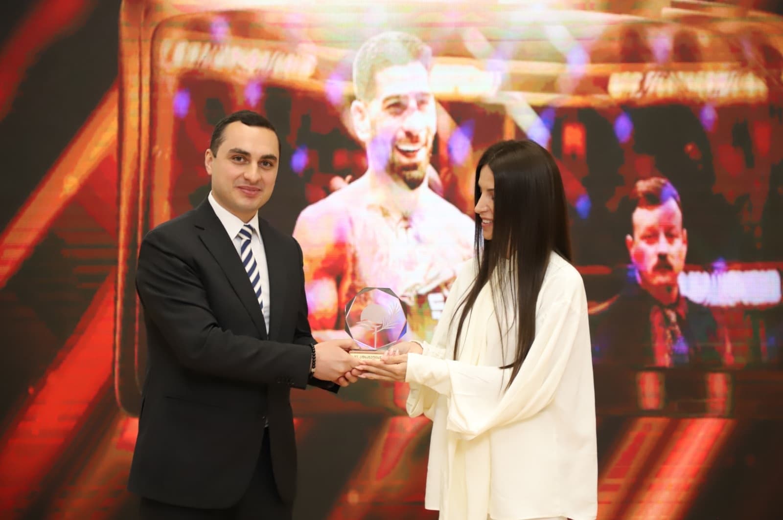 Frontnews image description