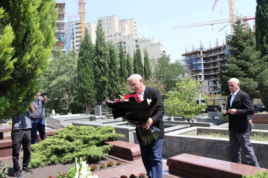 აფხაზეთის მთავრობის წარმომადგენლებმა თამაზ ნადარეიშვილის ხსოვნას პატივი მიაგეს