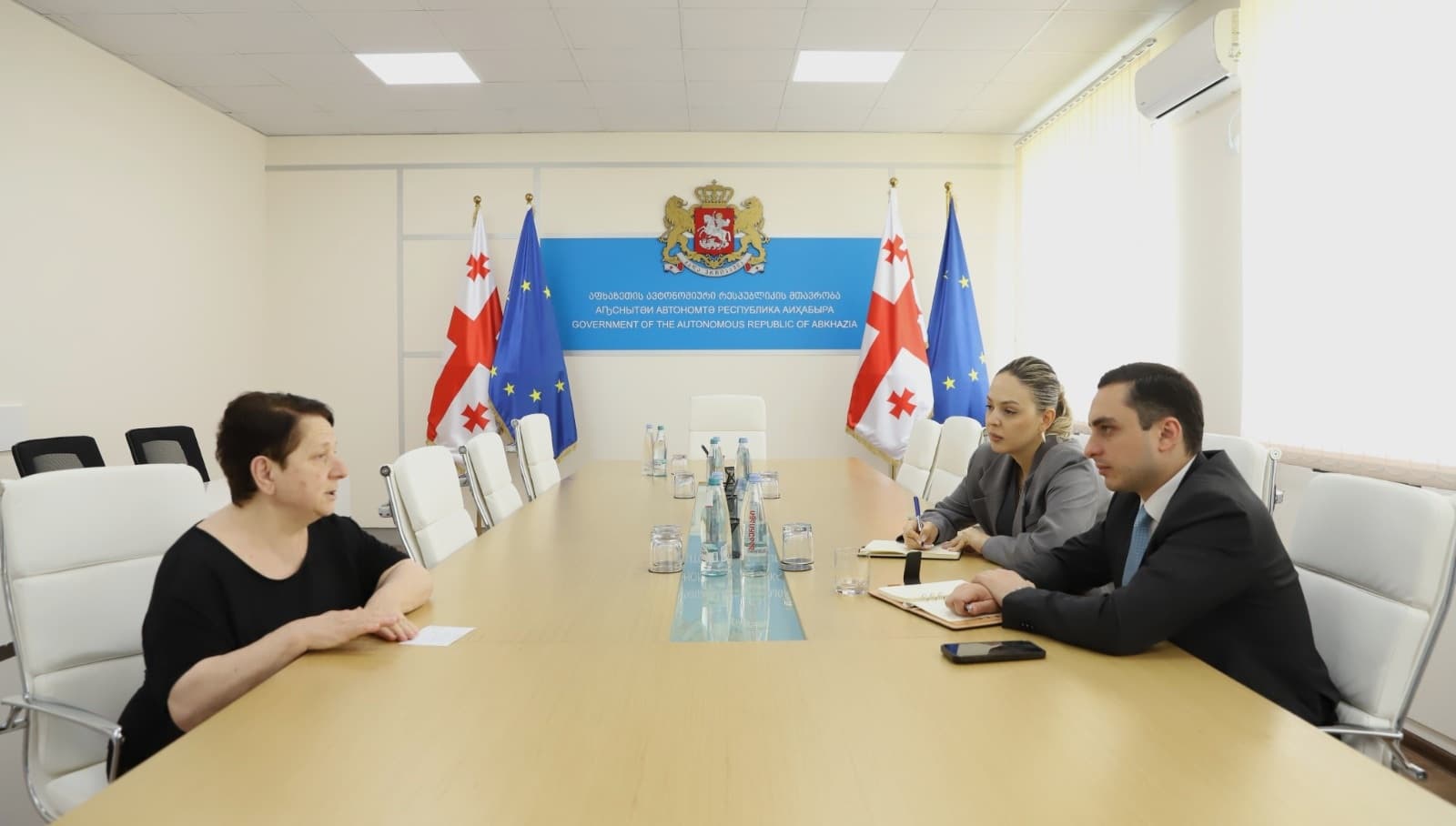 Frontnews image description