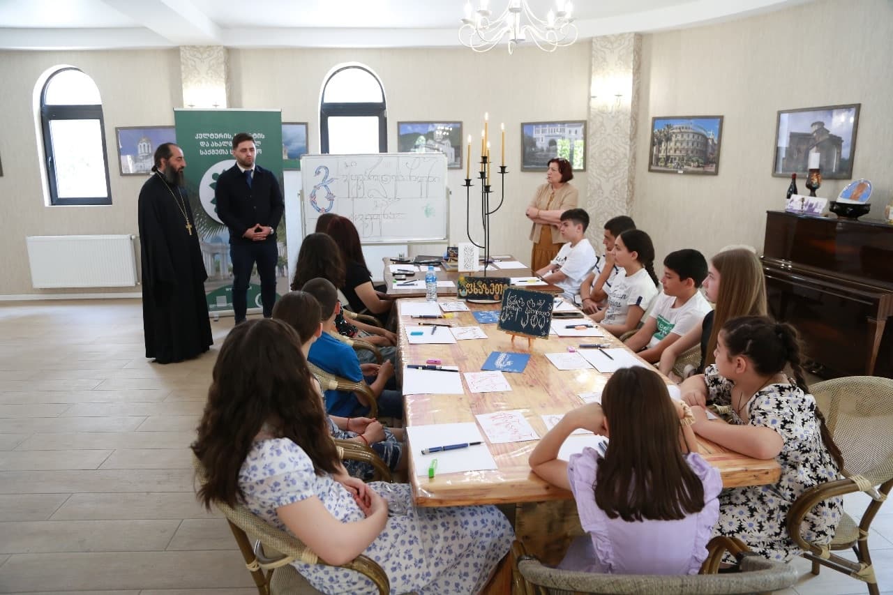 Frontnews image description