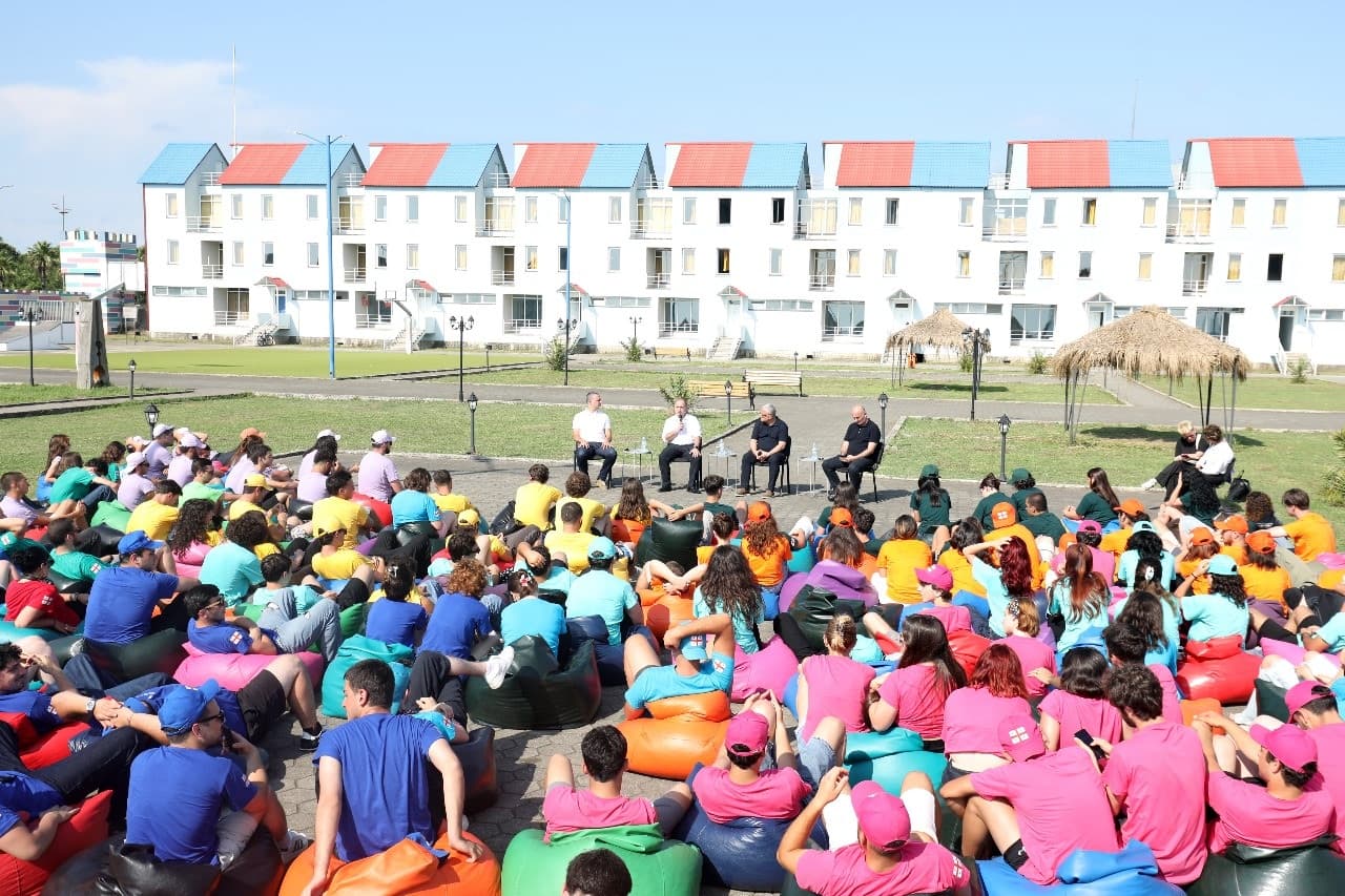 Frontnews image description