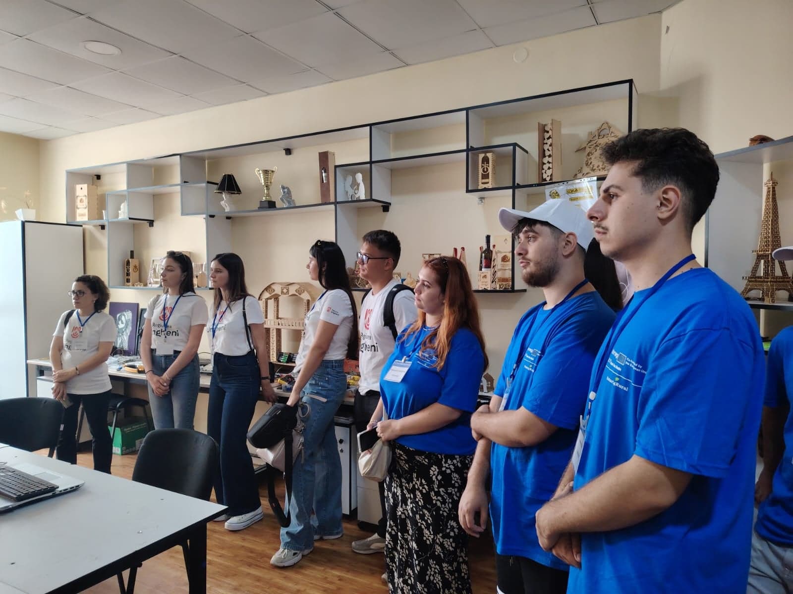 Frontnews image description