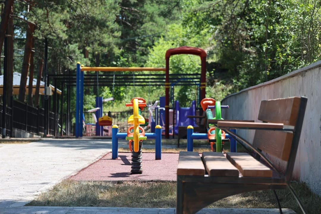 ბორჯომის მუნიციპალიტეტი ქალაქში მოსასვენებელი და მწვანე სივრცეების მოწყობას განაგრძობს