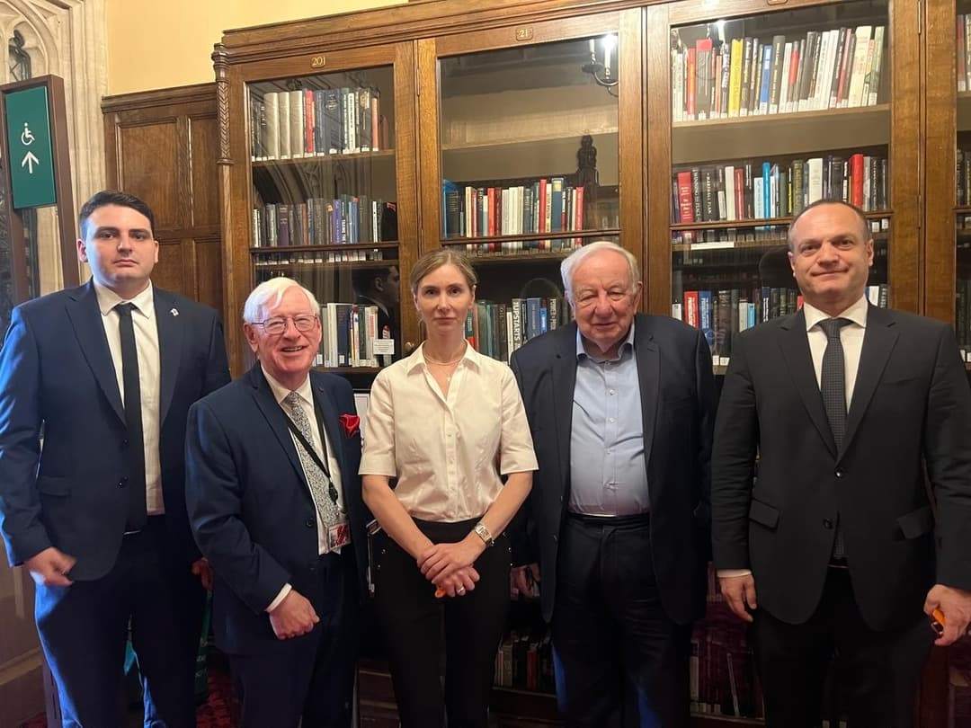 თინა ბოკუჩავა, პეტრე ცისკარიშვილი და ლევან სანიკიძე დიდ ბრიტანეთში ლორდთა პალატის წევრებს, ლორდ ჯორჯ ფოლკს და ლორდ ჯეიმს ტუიგს შეხვდნენ