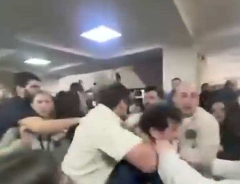 თბილისის საქალაქო სასამართლოში გიორგი მინდაძის პროცესის მიმდინარეობისას, ხმაური და დაპირისპირება იყო