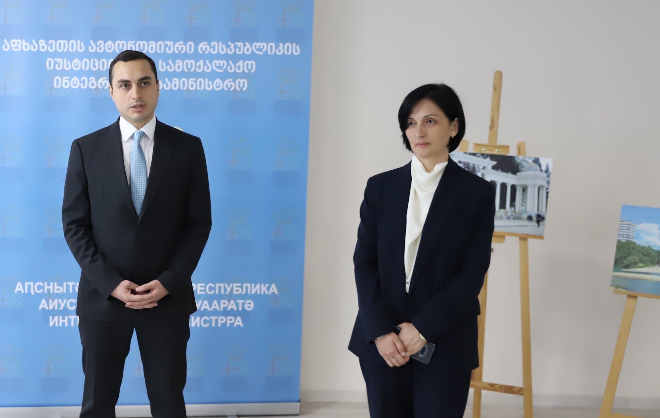 Frontnews image description