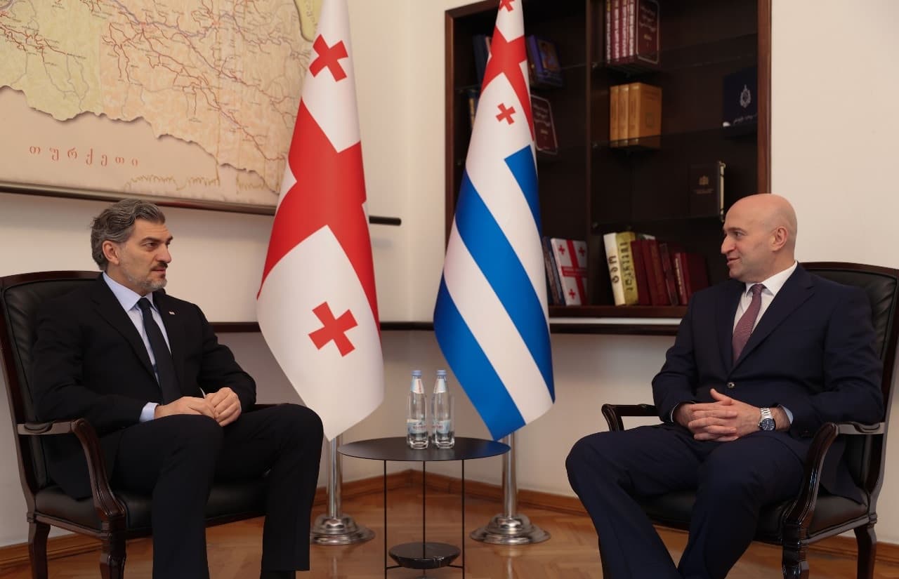 The two officials further exchanged views on ways to address key challenges facing Adjara and improve the effectiveness of regional governance.