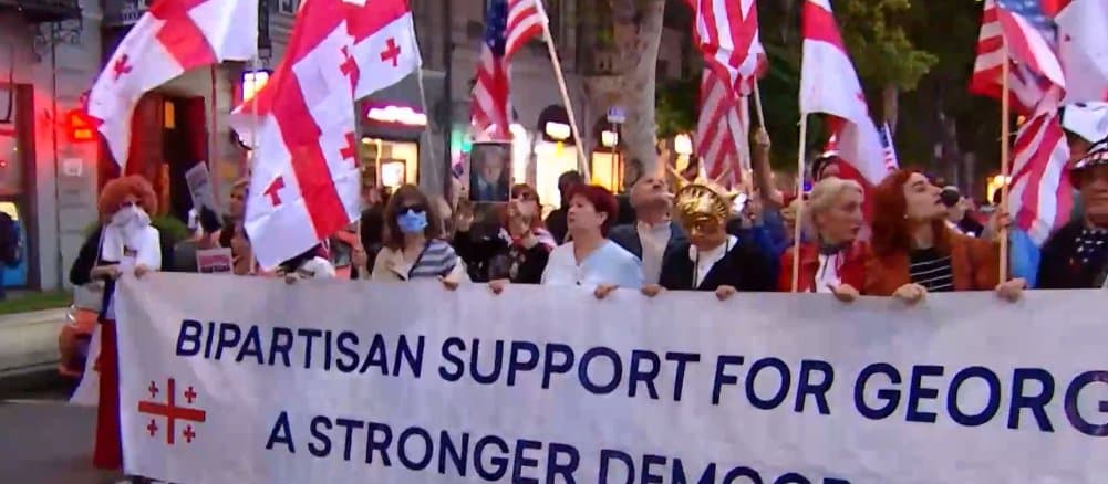 თბილისში აშშ-ის დამოუკიდებლობის დღისადმი მიძღვნილი მარში გაიმართა
