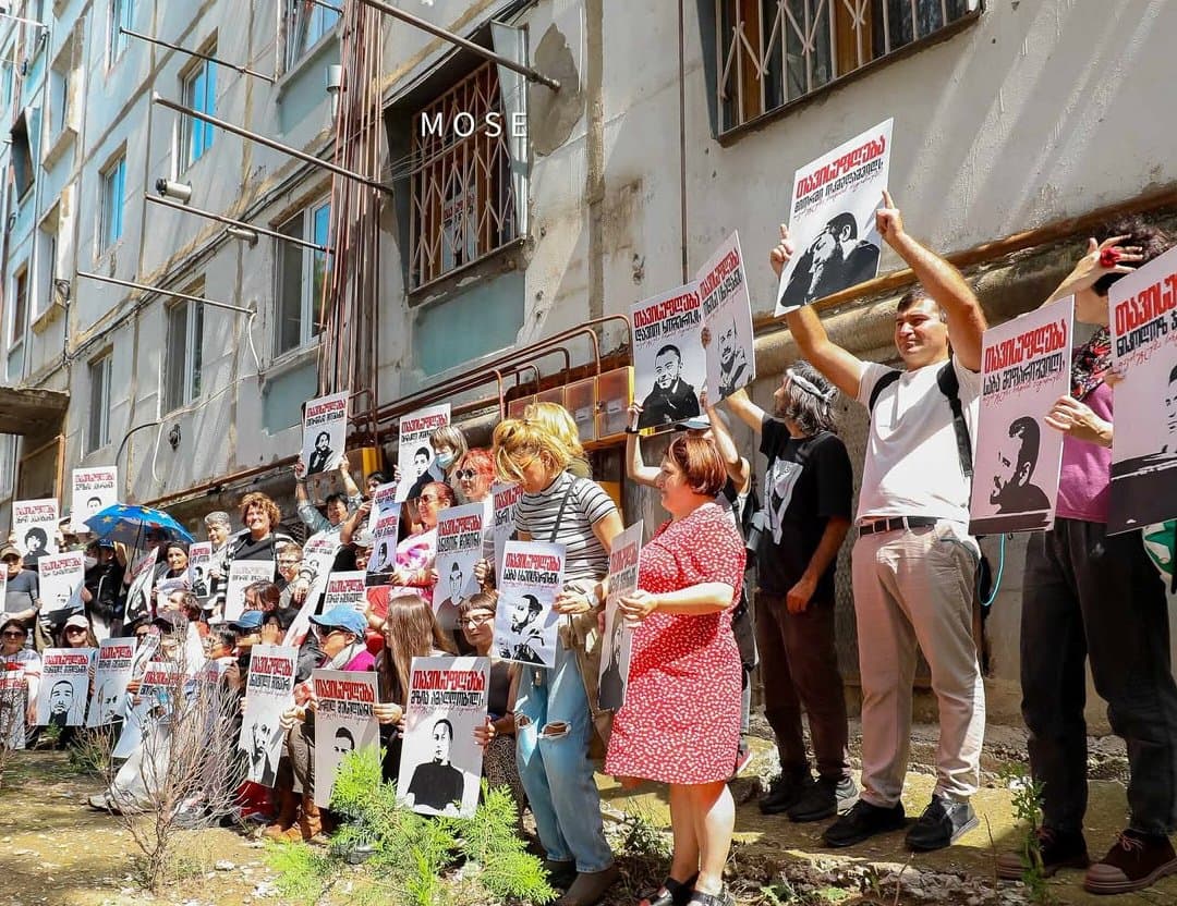 Frontnews image description