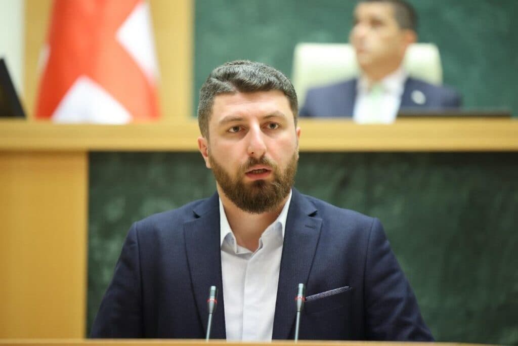 არჩილ გორდულაძე - გადამდგარი ელჩი არასწორად ტირაჟირებს და მას ვერ გაუგია პასუხი, რაც ბატონმა ბიძინა ივანიშვილმა გასცა, როდესაც უარი უთხრა შეხვედრაზე