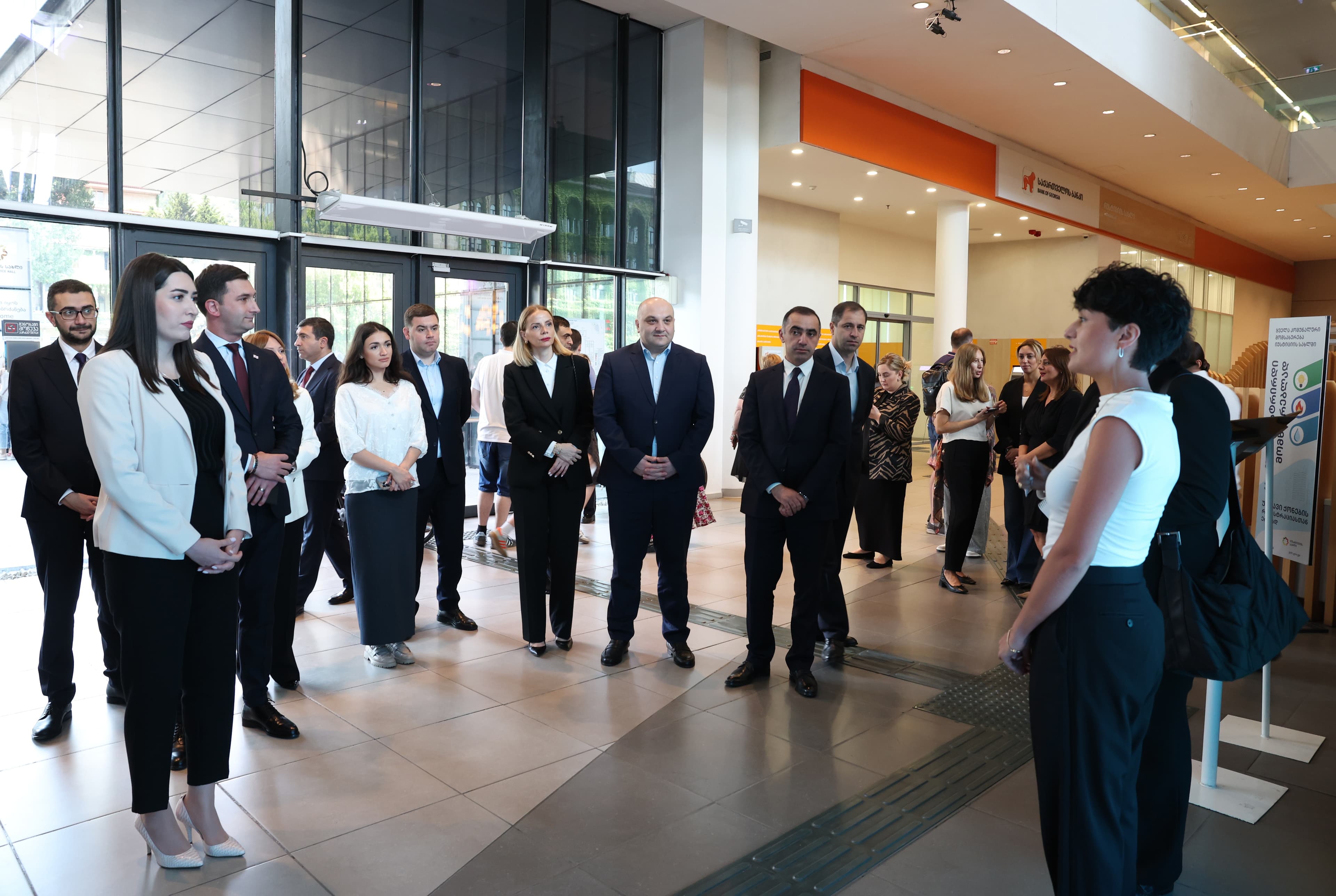 Frontnews image description