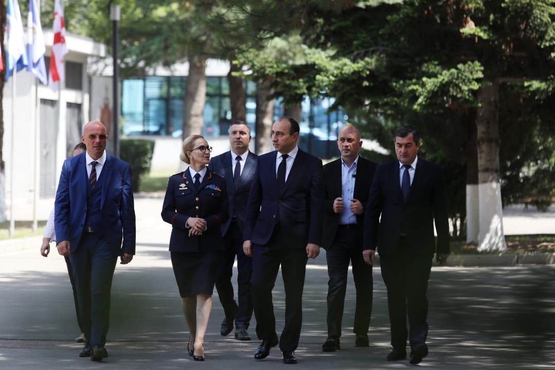 გეკა გელაძე შსს-ს აკადემიას ეწვია, საბაზისო მომზადების პროგრამის კურსდამთავრებულებს შეხვდა და ინფრასტრუქტურა დაათვალიერა