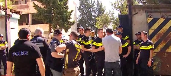 აღსრულების ბიურო - თვალჭრელიძის ქუჩაზე შენობა-ნაგებობები სრულად ამორტიზებულია და იქ მცხოვრები ადამიანების სიცოცხლისთვის საშიშია