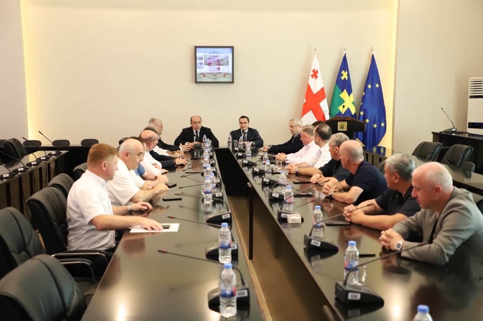 The meeting, held at the Imereti State Governor’s Office in Kutaisi, focused on the living conditions and pressing needs of the displaced population