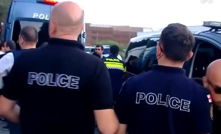 თვალჭრელიძის ქუჩაზე, სადაც გამოსახლების პროცესი მიმდინარეობს, რამდენიმე ადამიანი დააკავეს