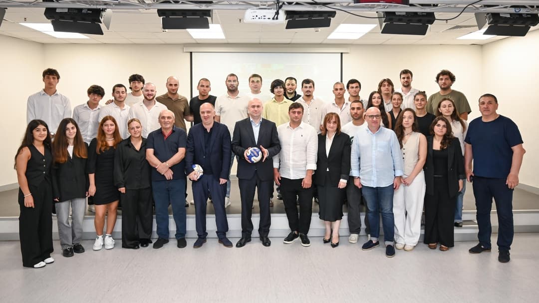 სულხან თამაზაშვილი საქართველოსა და ევროპის ჩემპიონატებზე გამარჯვებულ სპორტსმენებს შეხვდა