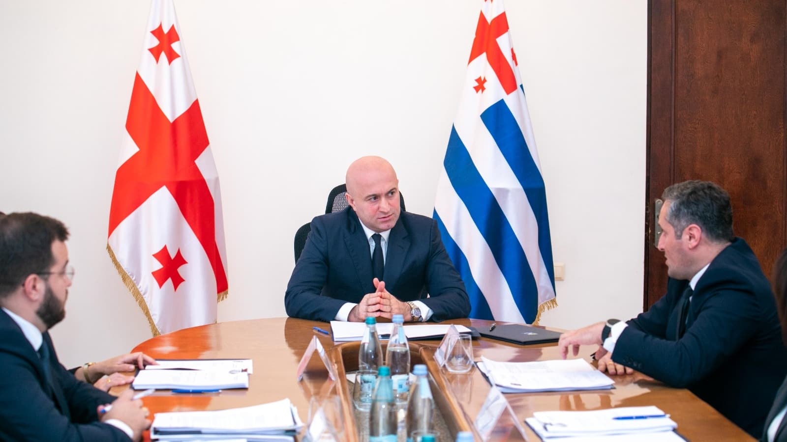 Frontnews image description