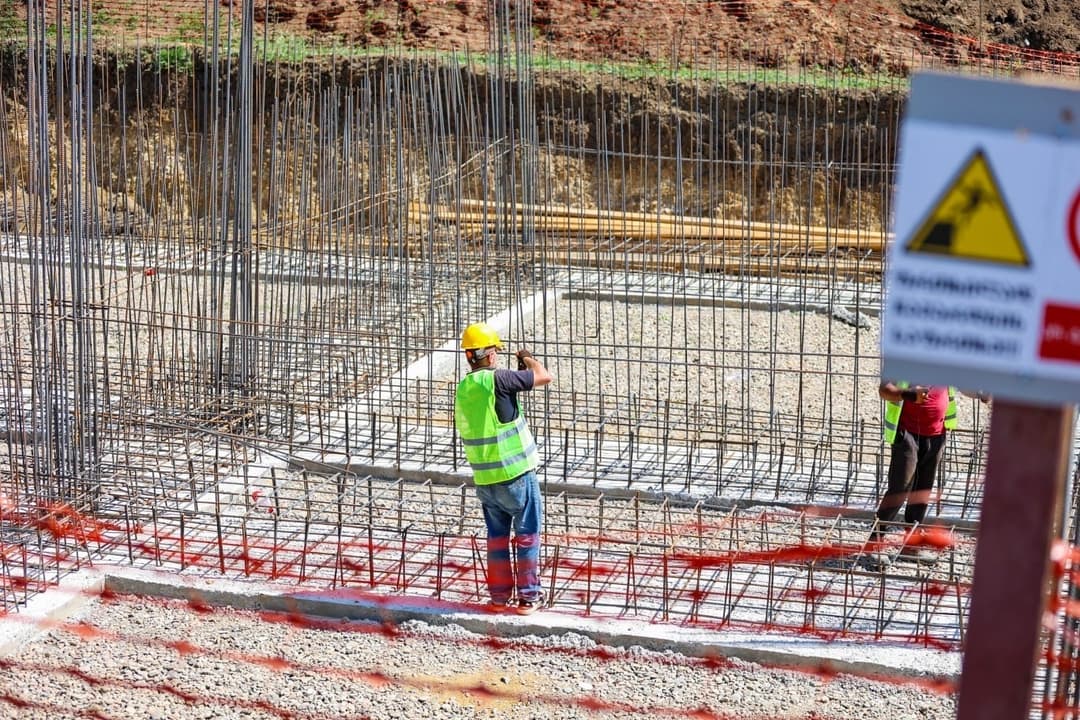 სოფელ ღოუბანში 70 მოსწავლეზე გათვლილი ახალი სკოლის, სოფელ ორბეთსა და ვაშლოვანში კი 75 აღსაზრდელზე გათვლილი ახალი საბავშვო ბაღის სამშენებლო სამუშაოები მიმდინარეობს