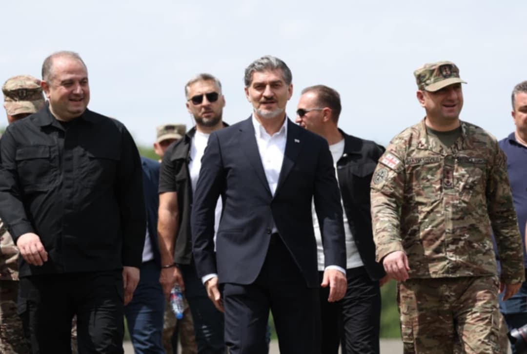 მიხეილ ყაველაშვილი საჩხერეში, პოლკოვნიკ ბესიკ ქუთათელაძის სახელობის სამთო მომზადების სკოლაში იმყოფებოდა