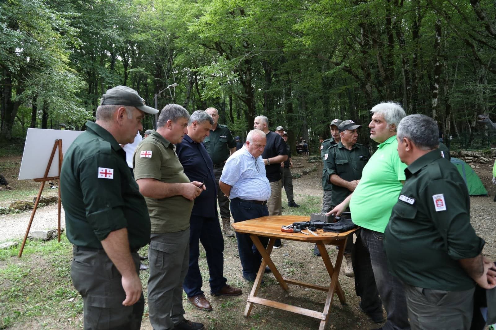 <p style="text-align: justify">ღონისძიებაში იმერეთის მღვიმეების დაცული ტერიტორიების, კვერეთის აღკვეთილის, მარტვილისა და ოკაცეს ბუნების ძეგლების, აჯამეთის აღკვეთილისა და რაჭის ეროვნული პარკის ადმინისტრაციის თანამშრომლები მონაწილეობდნენ.&nbsp;</p><p style="text-align: justify">რეინჯერებს პროფესიული დღე მიულოცეს იმერეთის მღვიმეების დაცული ტერიტორიების ადმინისტრაციის დირექტორმა ჯუმბერ ლელაძემ, დაცული ტერიტორიების სააგენტოს თავმჯდომარის მოადგილემ დავით იოსებაშვილმა, იმერეთში სახელმწიფო რწმუნებულის ადგილობრივი თვითმმართველობის ორგანოებთან ურთიერთობის სამსახურის უფროსმა დავით გორდელაძემ, წყალტუბოს მერის პირველმა მოადგილემ გრიგოლ ყურაშვილმა, საკრებულოს თავმჯდომარის პირველმა &nbsp;მოადგილემ &nbsp;კობა გურეშიძემ და მოადგილემ სერგო კირკიტაძემ.</p><p style="text-align: justify">ღონისძიების ფარგლებში დაჯილდოვდა 24 რეინჯერი, ასევე, წარმოდგენილი იყო რეინჯერების სპეციალური აღჭურვილობა და გამოფენილი იყო &nbsp;ფოტონამუშევრები, რომლებიც რეინჯერთა საქმიანობასა და გარემოს დაცვის მნიშვნელობას ასახავდა.</p><p style="text-align: justify">ღონისძიების მიზანი იყო რეინჯერთა ღვაწლის დაფასება და საზოგადოების ინფორმირება მათი საქმიანობის მნიშვნელობის შესახებ.</p>