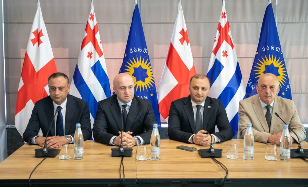 სულხან თამაზაშვილმა ქედაში მხარდამჭერებს მერობის კანდიდატი მამუკა თურმანიძე წარუდგინა