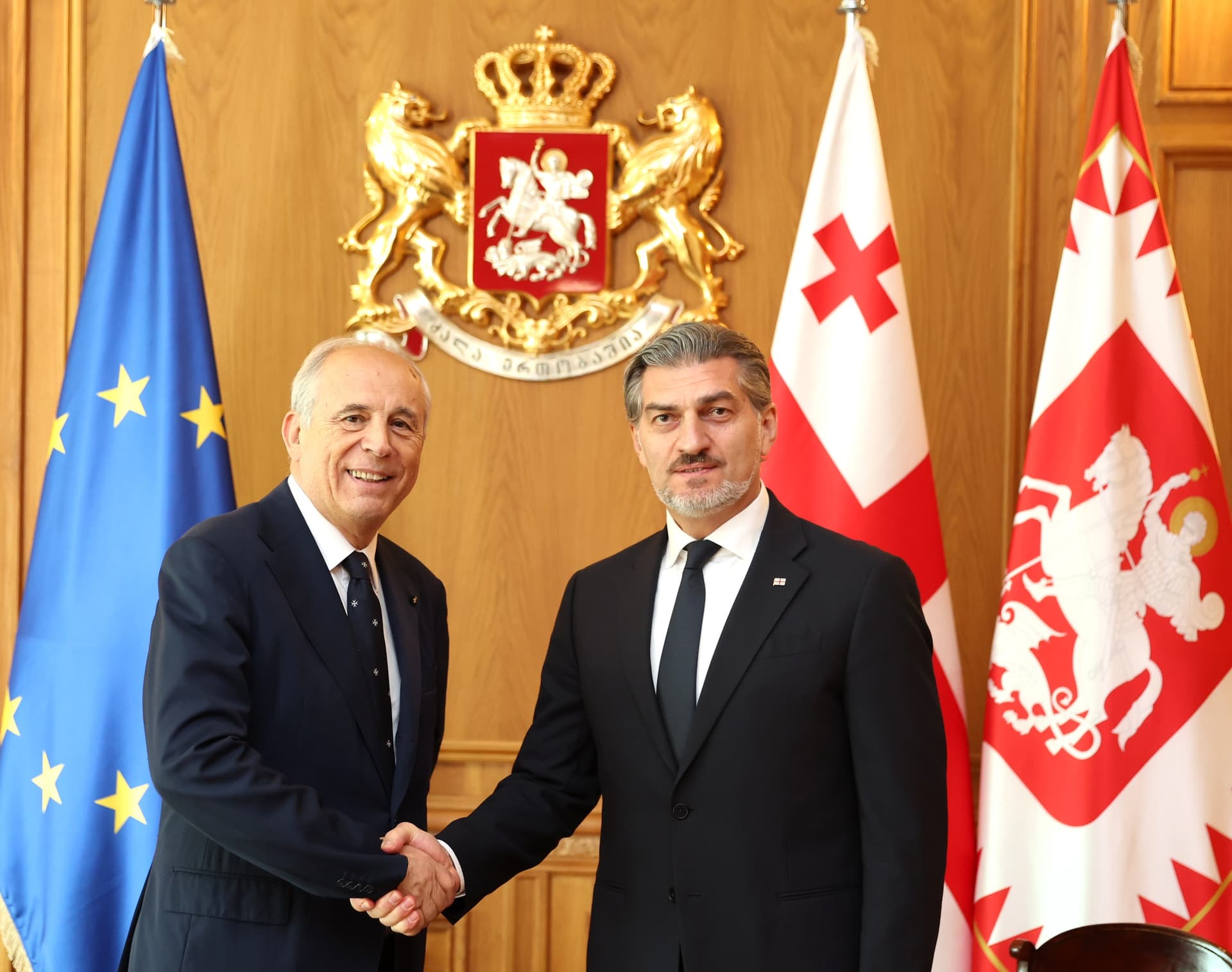 Frontnews image description